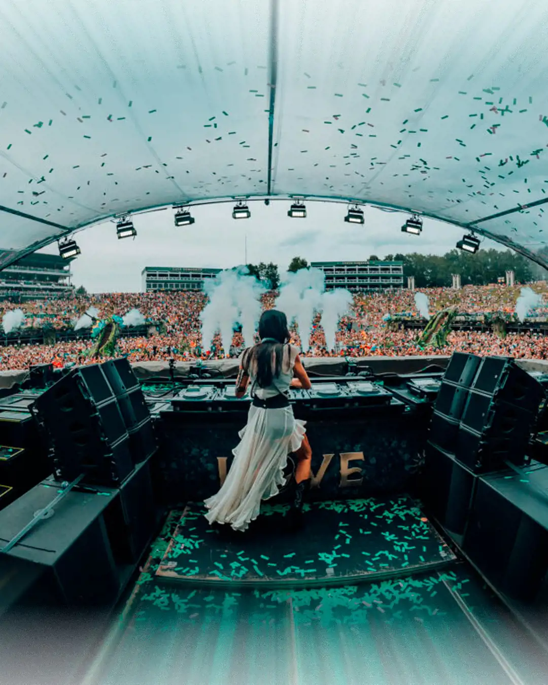 B Jones en una de sus actuaciones en el festival Tomorrowland.